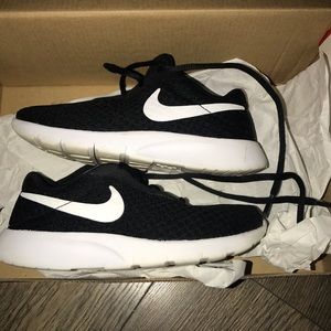Boys tanjun Nike shoes